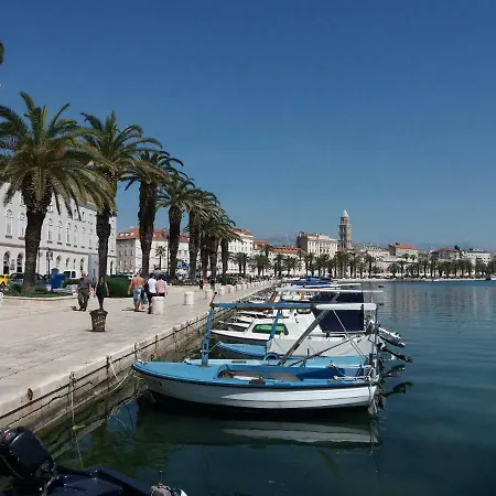 Assi Πανσιόν 2*